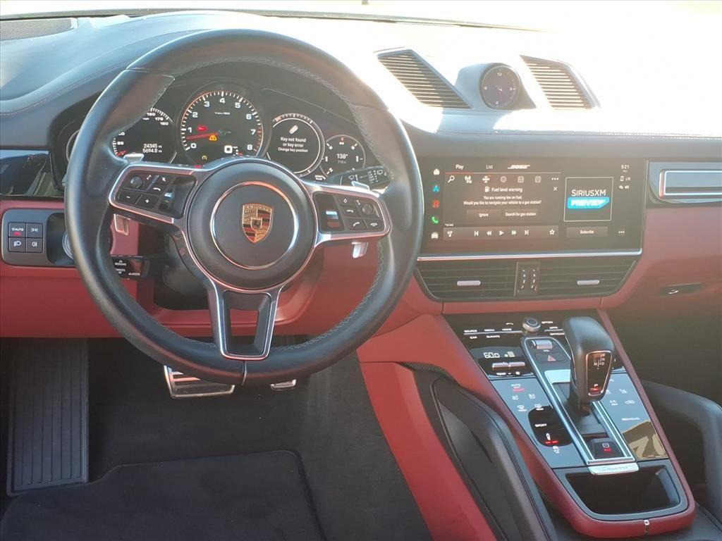 2023 Porsche Cayenne S photo 3