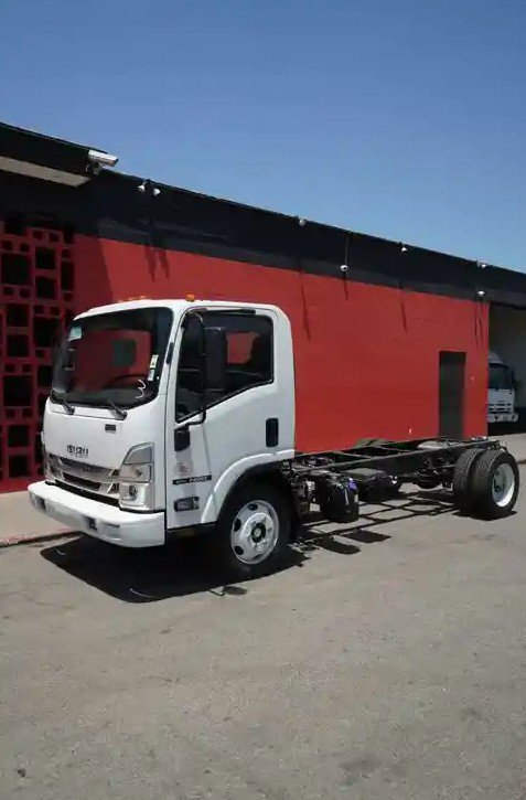 2024 Isuzu NRR Standard photo 4
