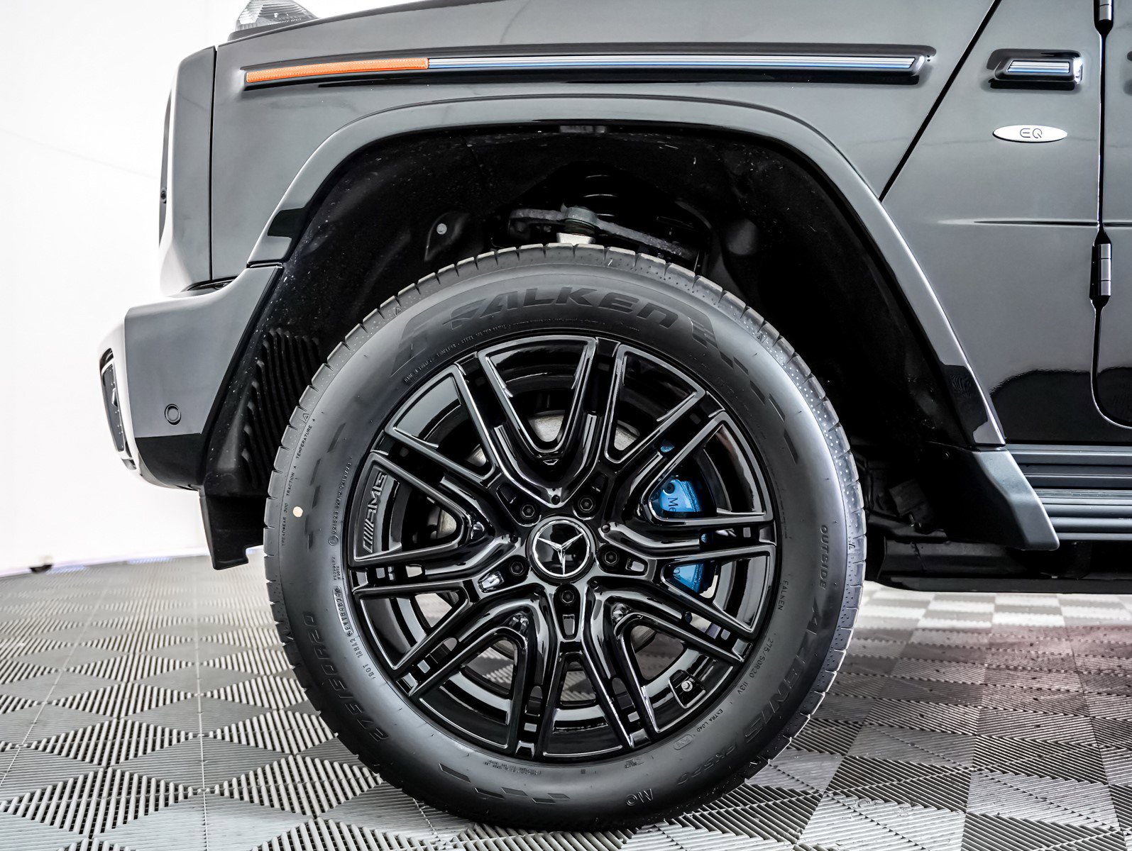 2025 Mercedes Benz G photo 3
