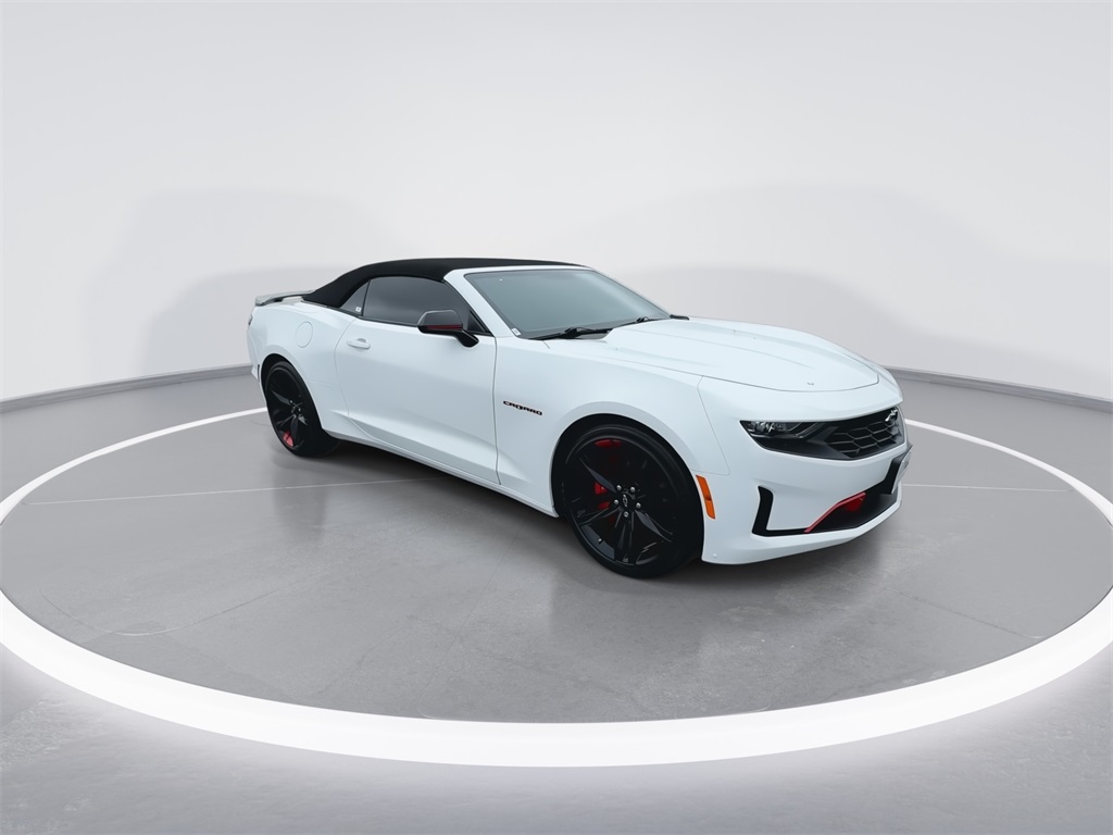 2022 Chevrolet Camaro 2LT photo 2