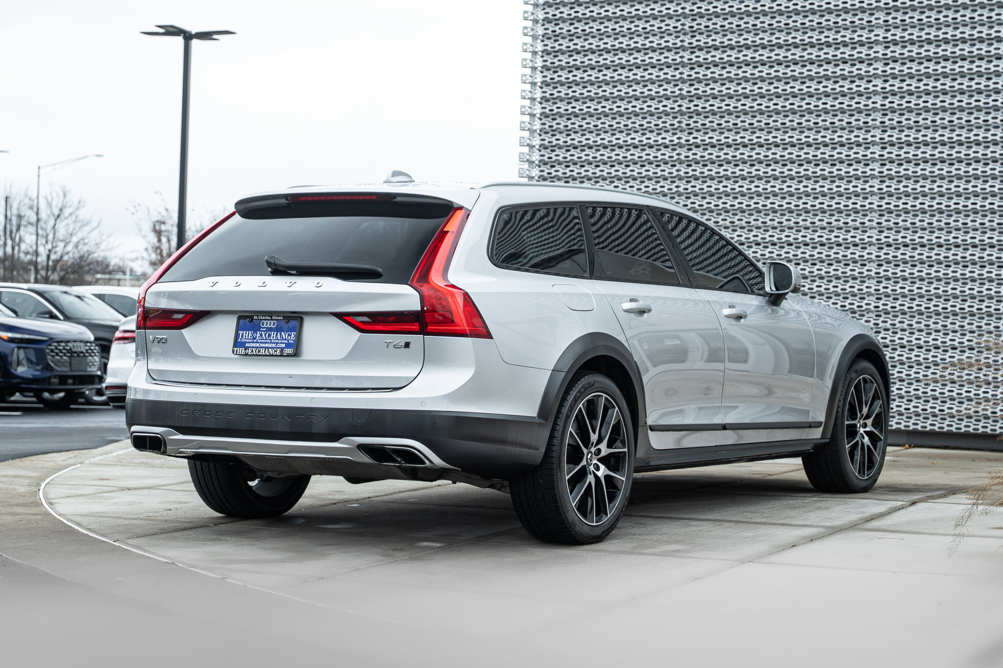2020 Volvo V90 Cross Country T6 AWD photo 2