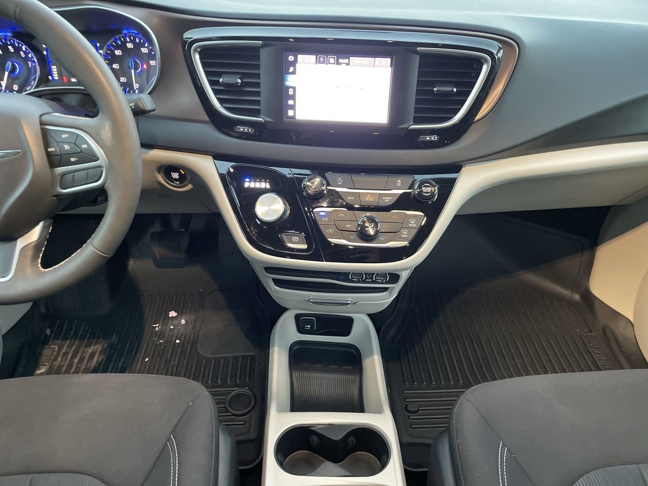 2024 Chrysler Voyager LX photo 13