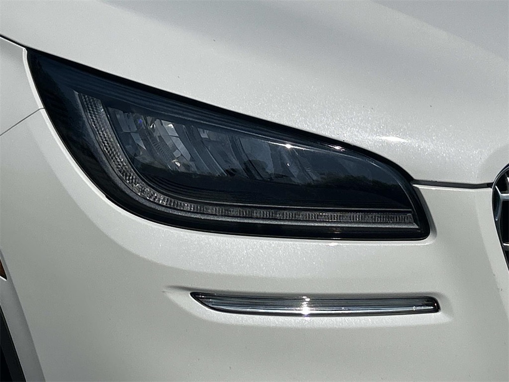 2022 Lincoln Corsair Standard photo 9