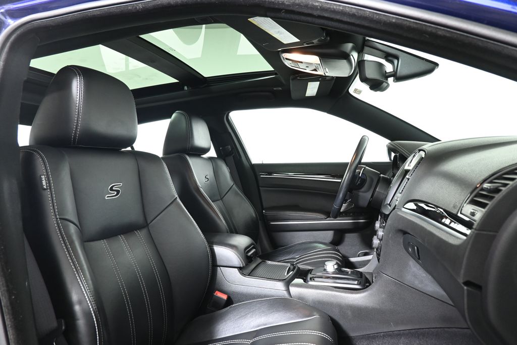 2017 Chrysler 300 S photo 27