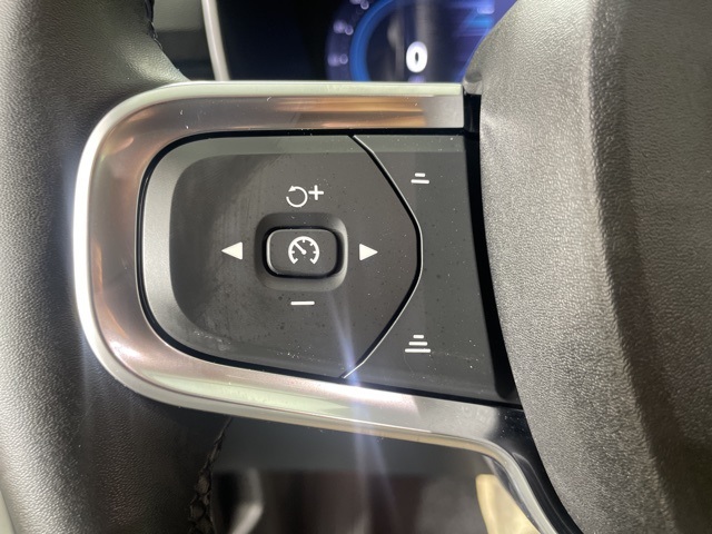 2025 Volvo XC40 Core photo 21