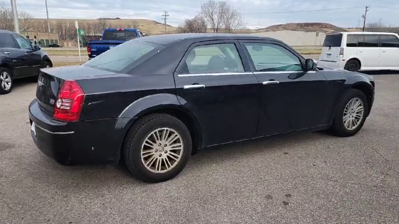 2010 Chrysler 300 LX photo 2