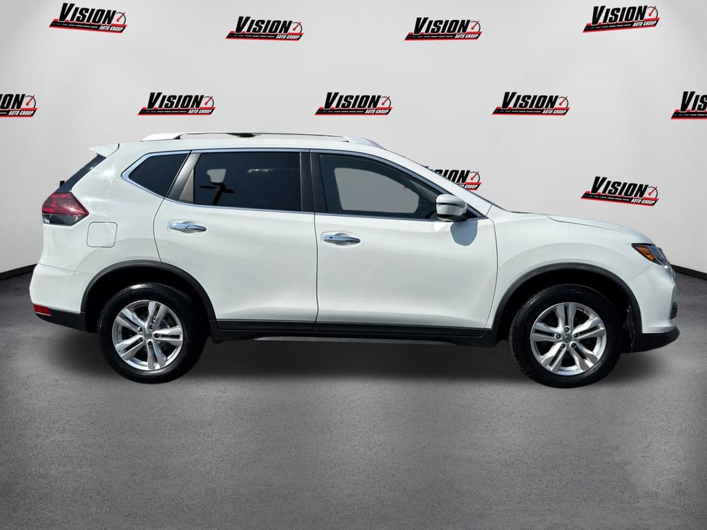 2020 Nissan Rogue SV photo 4