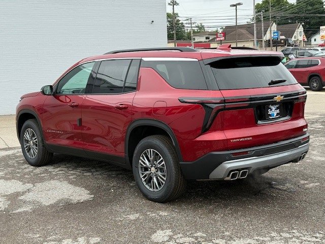 2025 Chevrolet Traverse photo 2