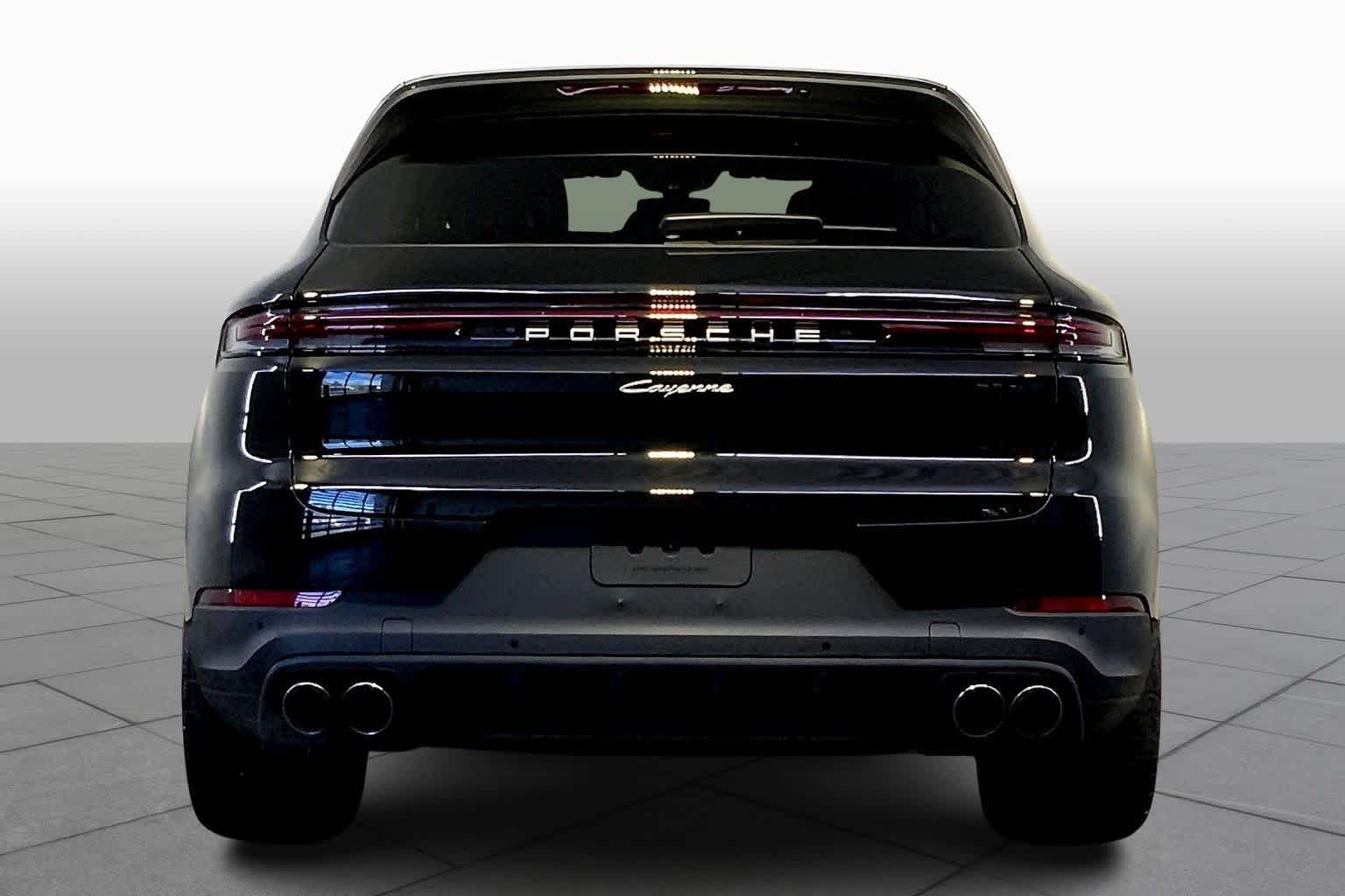 2025 Porsche Cayenne photo 4