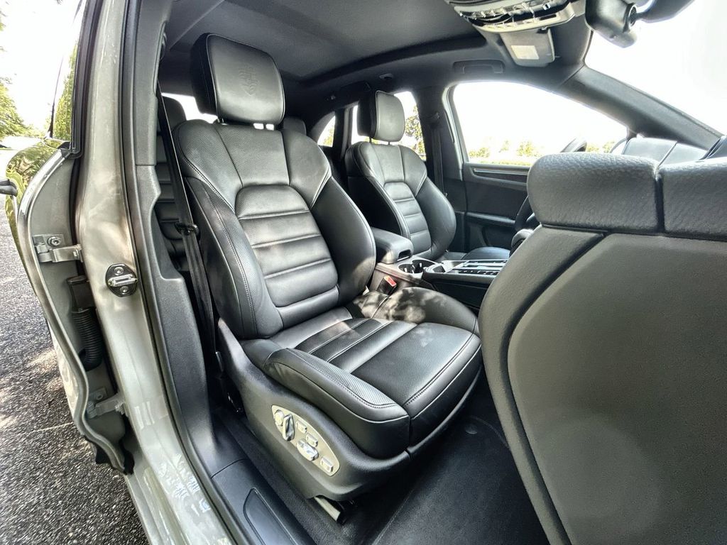 2024 Porsche Macan Base photo 29
