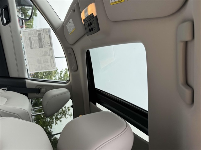 2025 Nissan Pathfinder SL photo 4