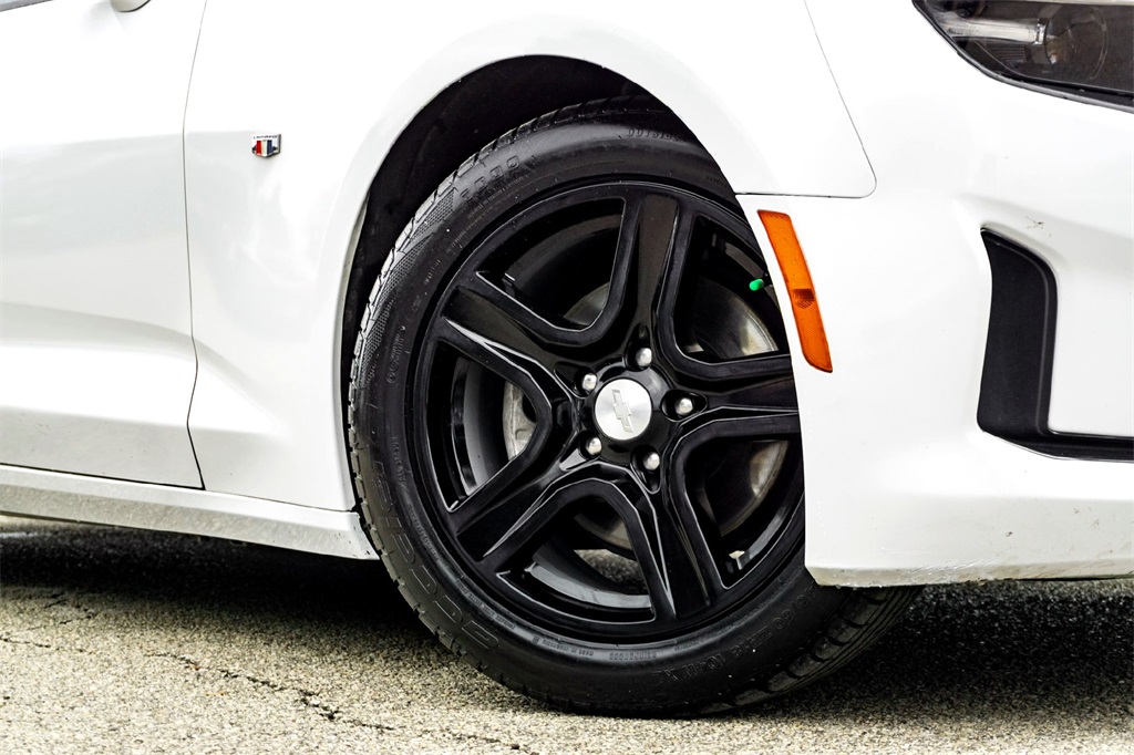 2023 Chevrolet Camaro 1LT photo 2