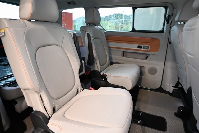 2025 Volkswagen ID. Buzz Pro Plus photo 18