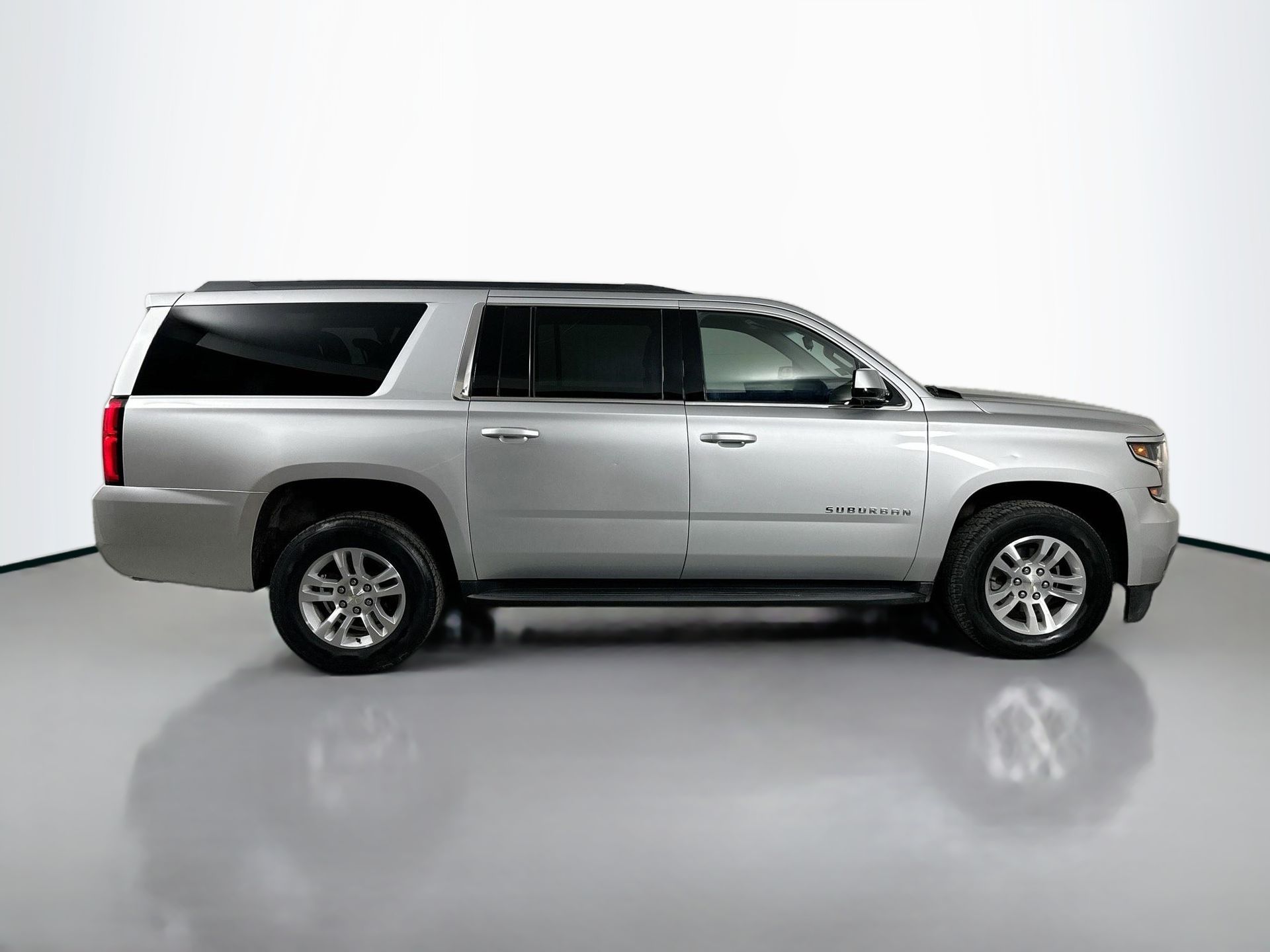 2019 Chevrolet Suburban LS photo 4