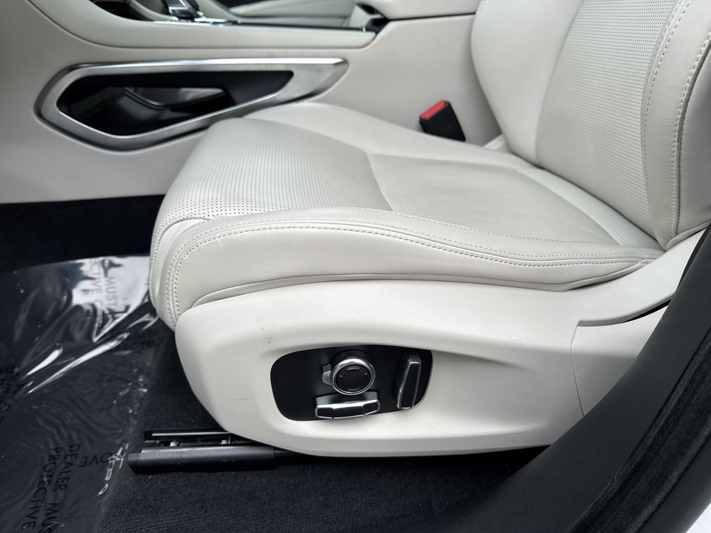 2024 Jaguar F-PACE P250 R-Dynamic S photo 17