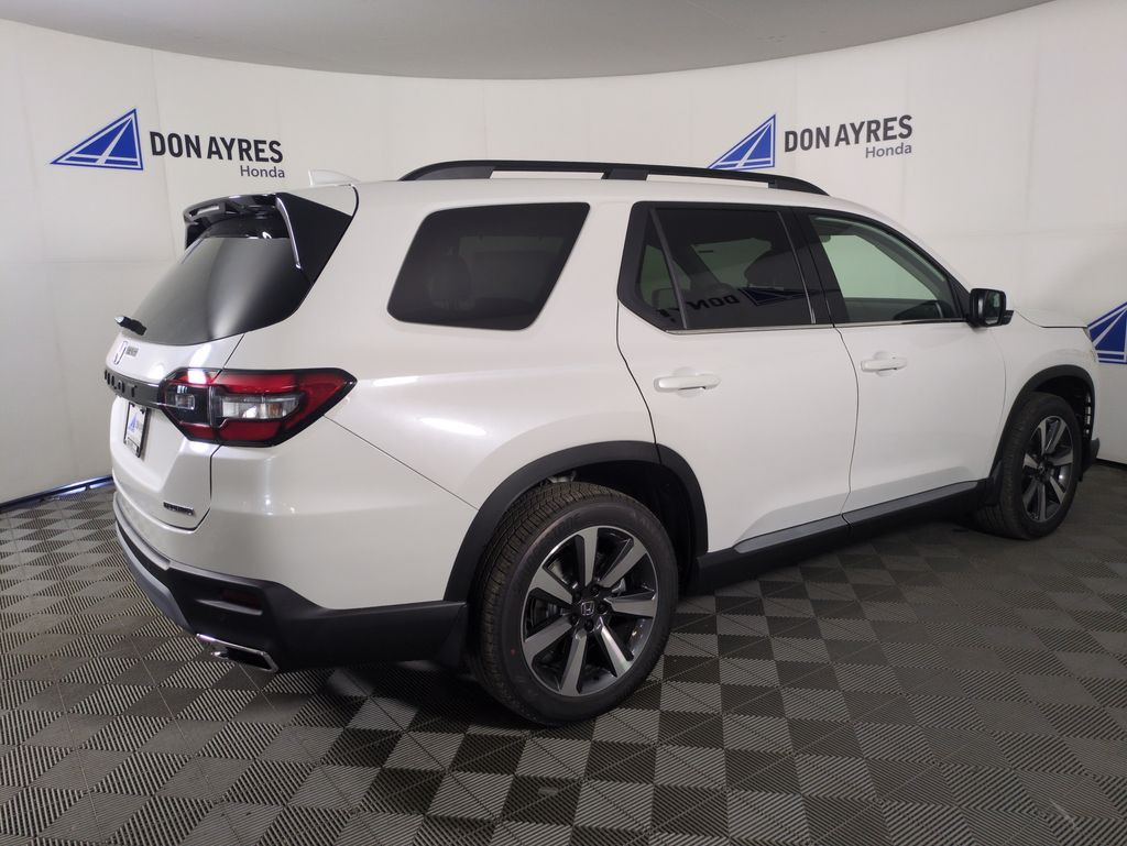 2025 Honda Pilot Touring photo 4