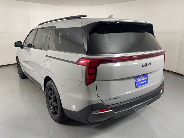 2026 Kia Carnival SX photo 3