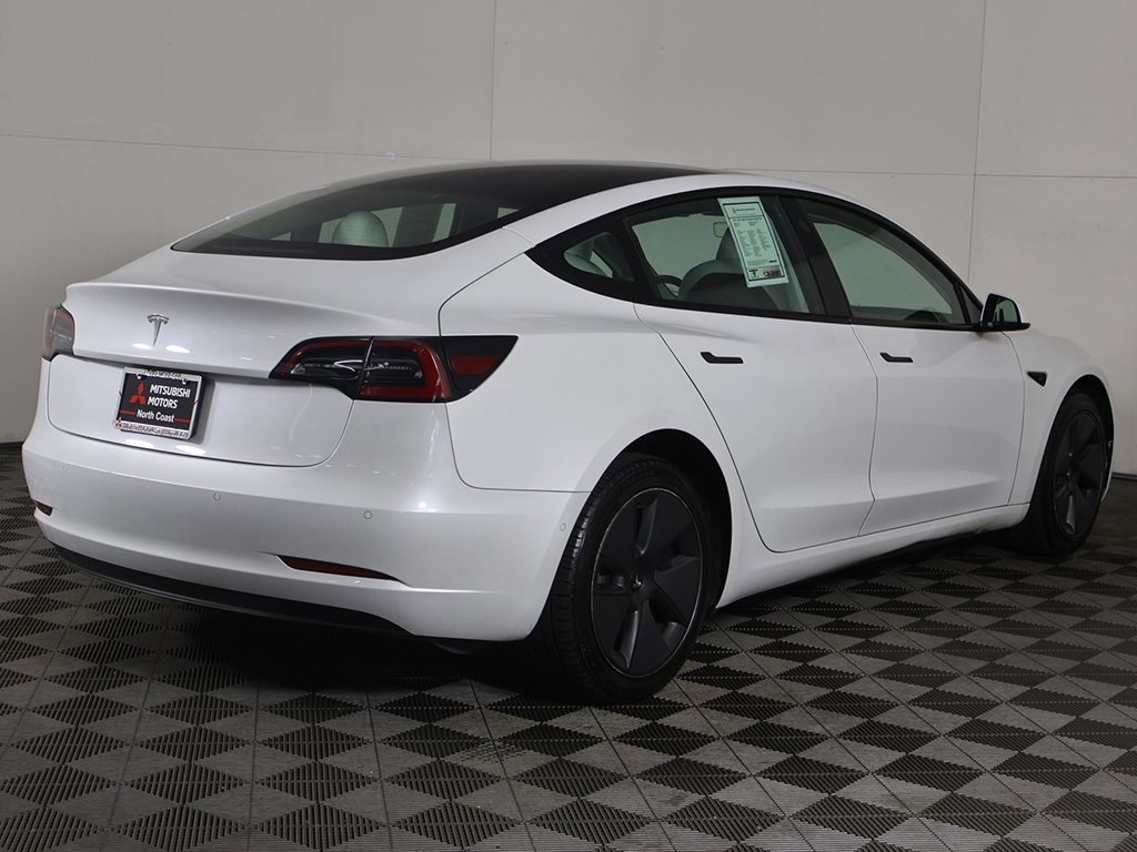 2021 Tesla Model 3 Standard Range Plus photo 3