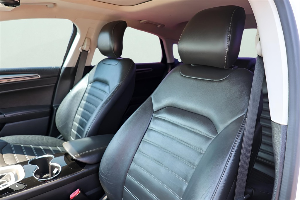 2015 Ford Fusion SE photo 9