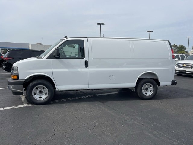 2025 Chevrolet Express Cargo 2500 photo 4