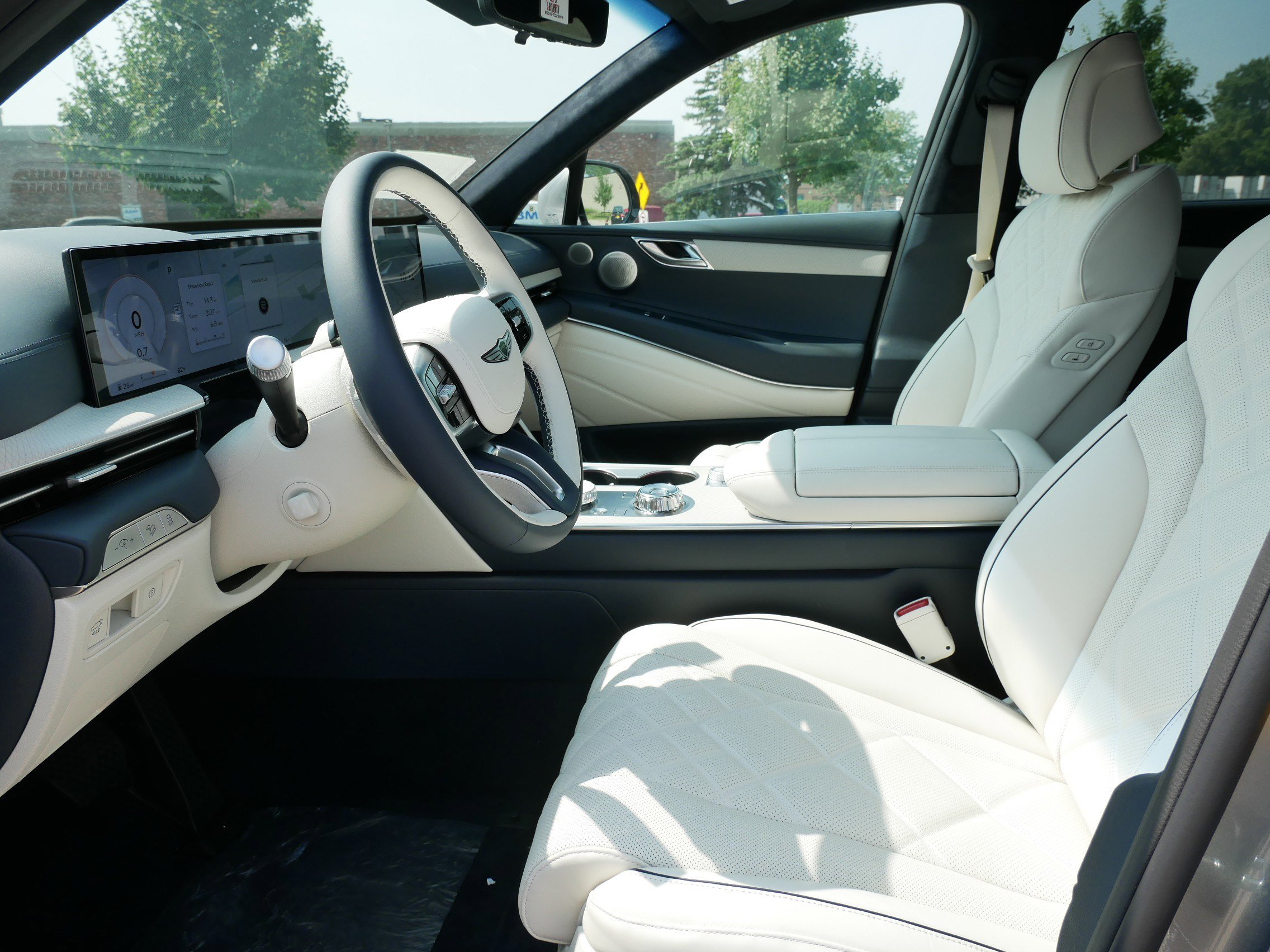 2025 Genesis GV80 3.5T Prestige AWD photo 4