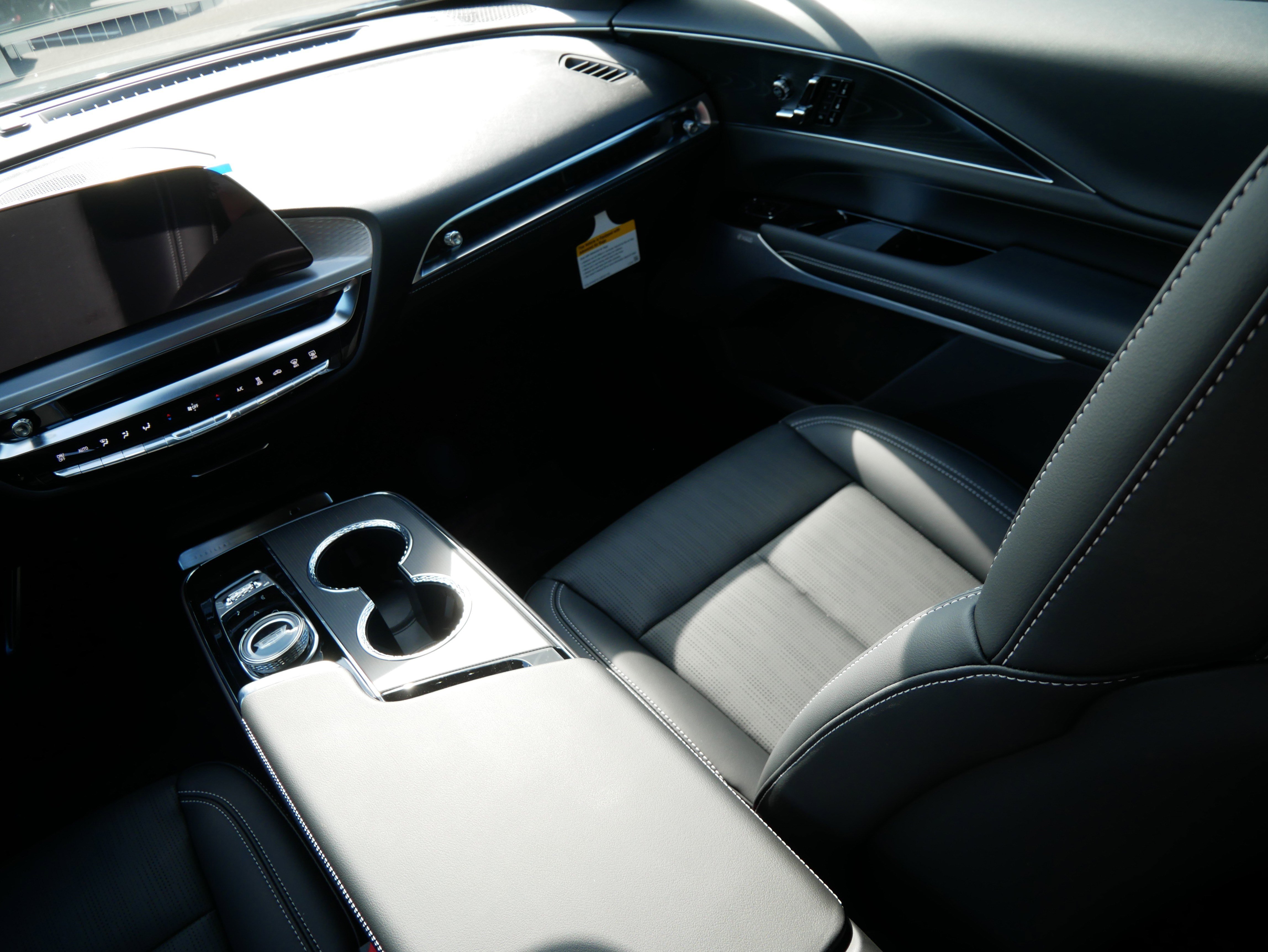 2026 Cadillac Lyriq Luxury photo 7