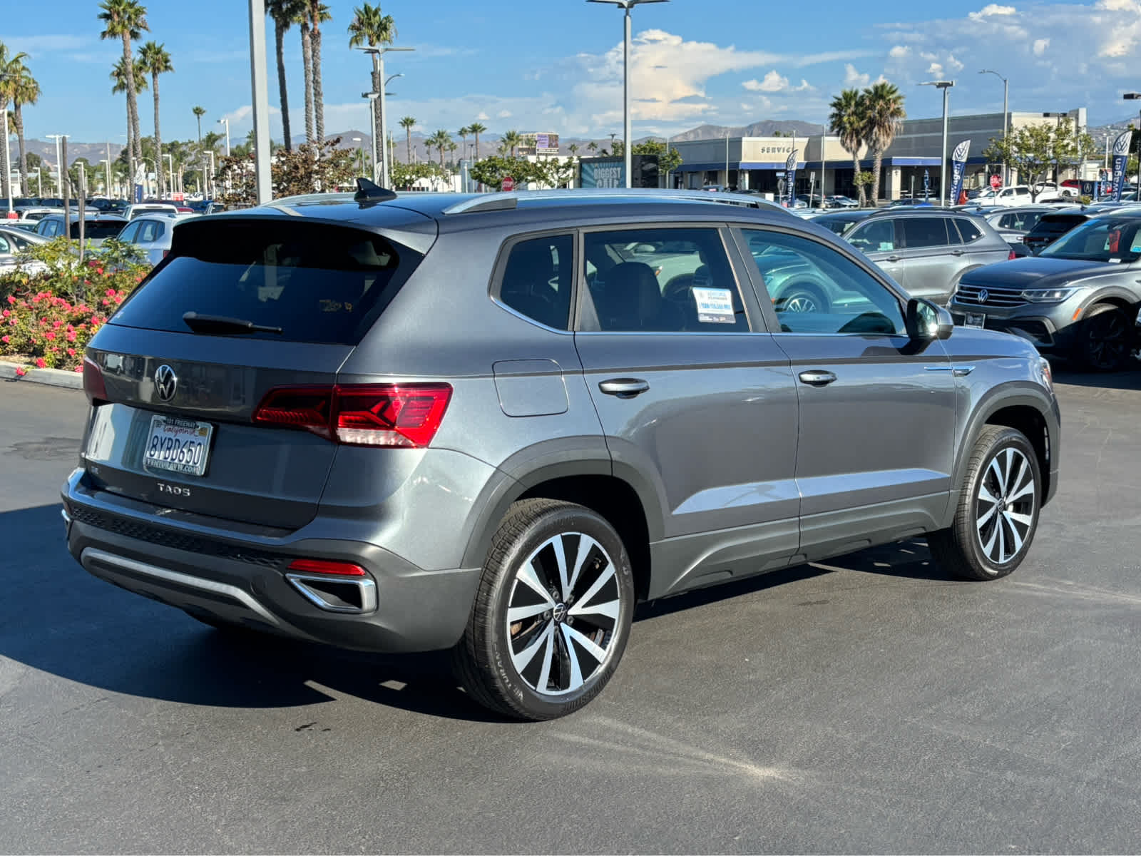 2022 Volkswagen Taos SE photo 3