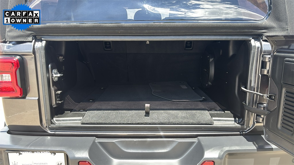 2020 Jeep Wrangler Unlimited Sahara photo 23