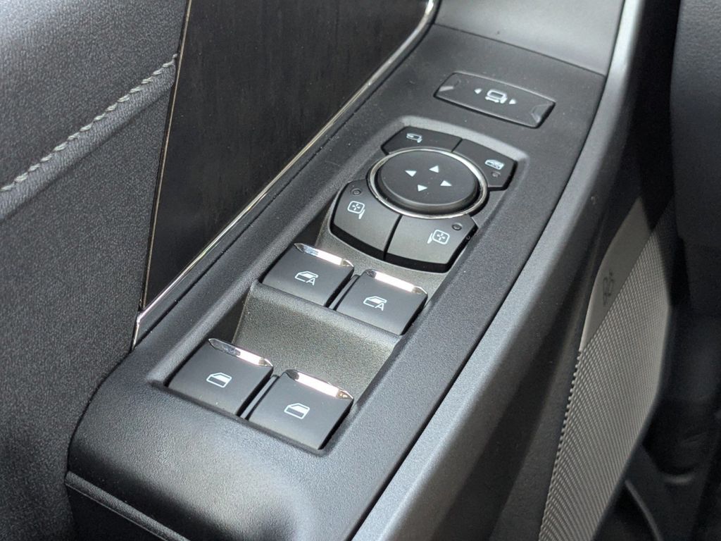 2025 Ford F-350 Lariat photo 25