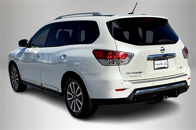 2015 Nissan Pathfinder SL photo 4