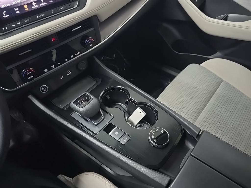 2023 Nissan Rogue SV photo 25