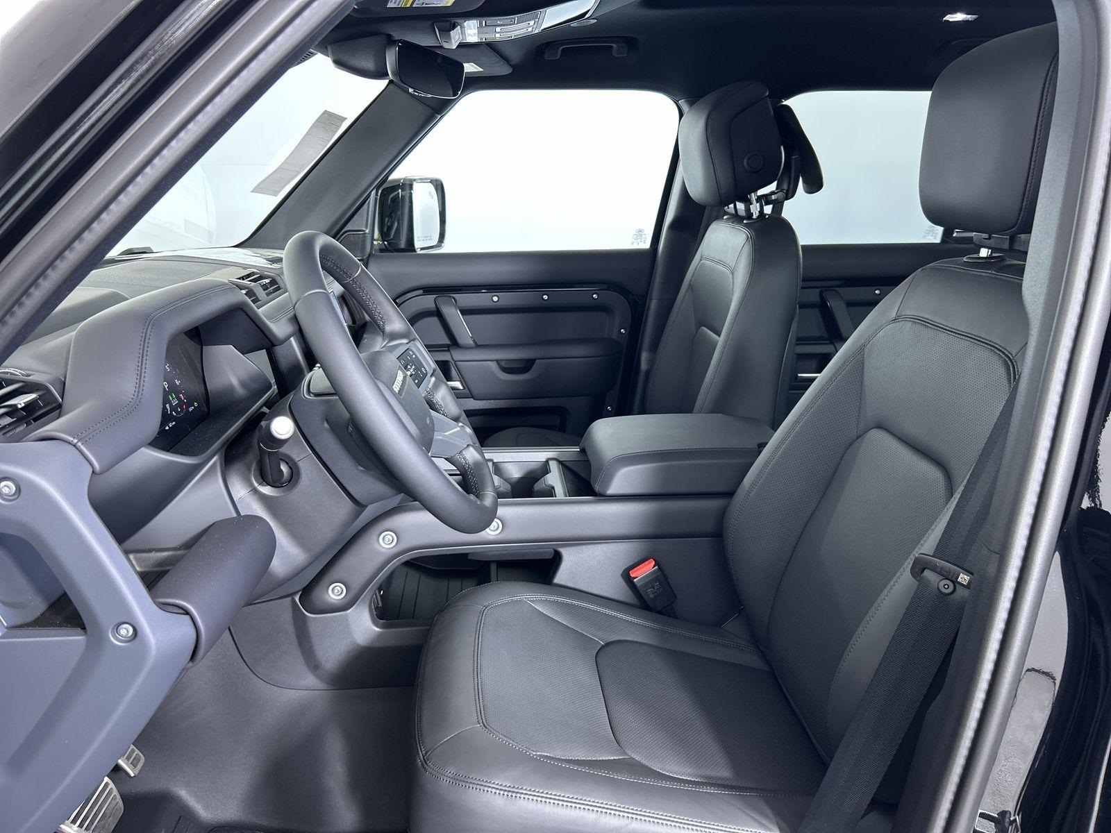 2025 Land Rover Defender 130 X-Dynamic SE photo 22