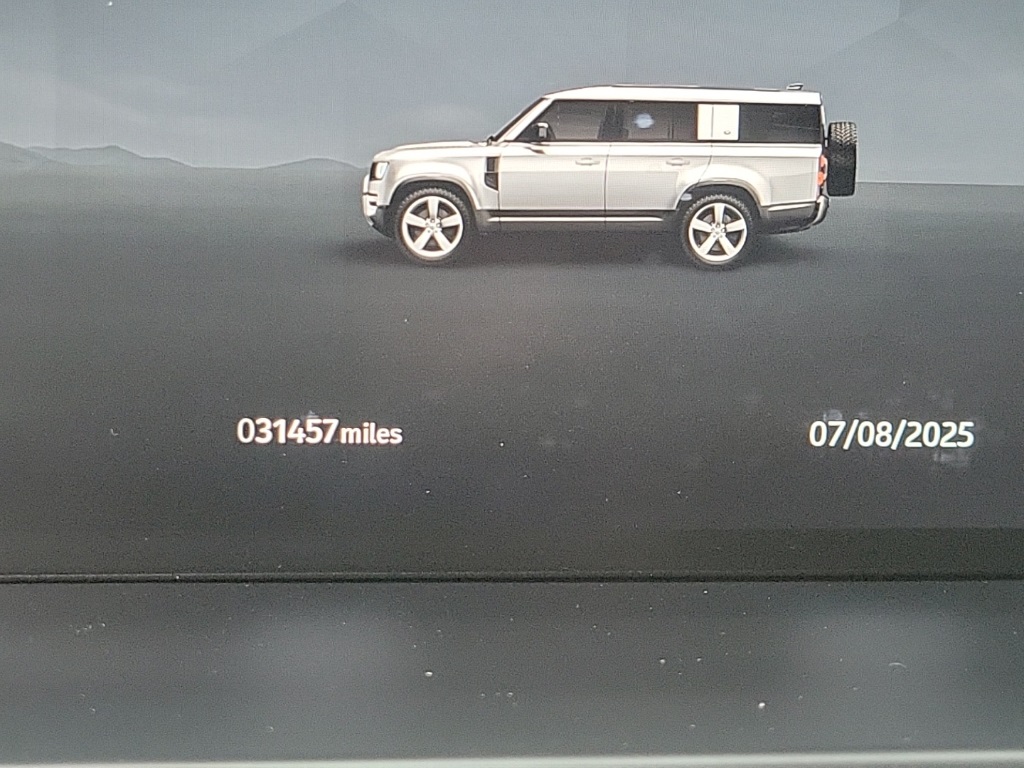 2024 Land Rover Defender 130 X-Dynamic SE photo 9