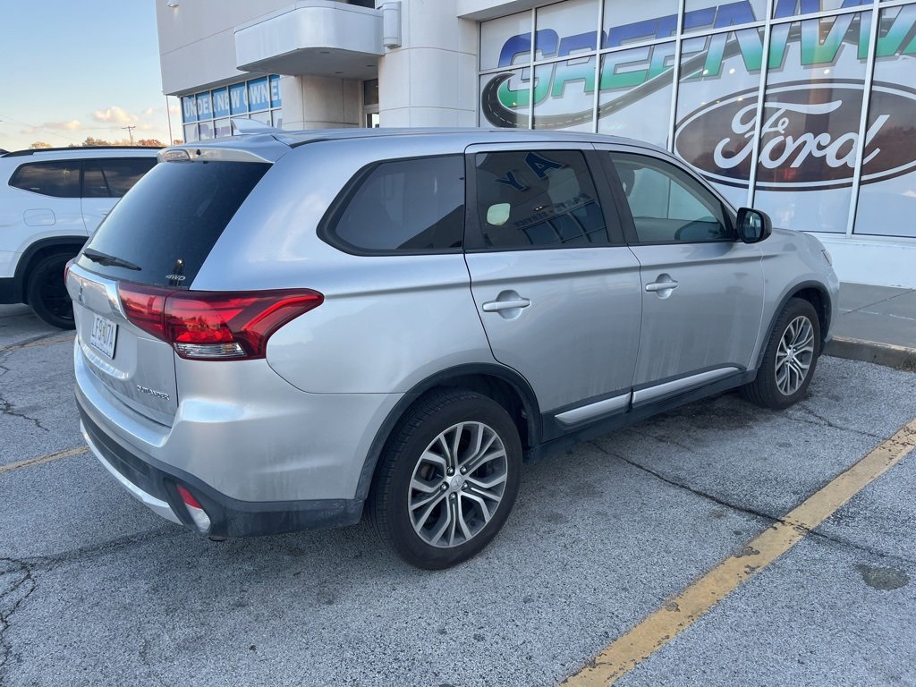 2018 Mitsubishi Outlander ES photo 4