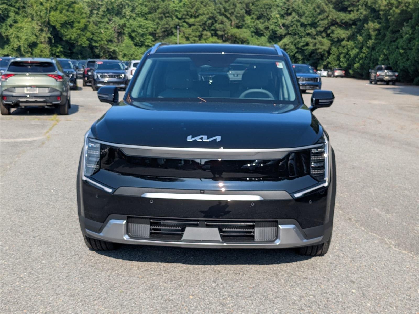 2026 Kia EV9 Wind photo 2