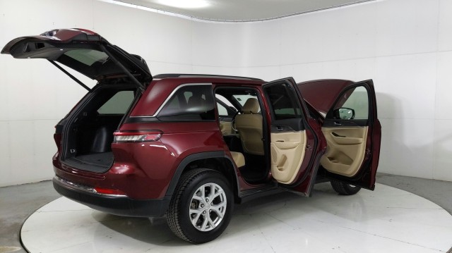 Used 2023 RED Jeep Limited image 11