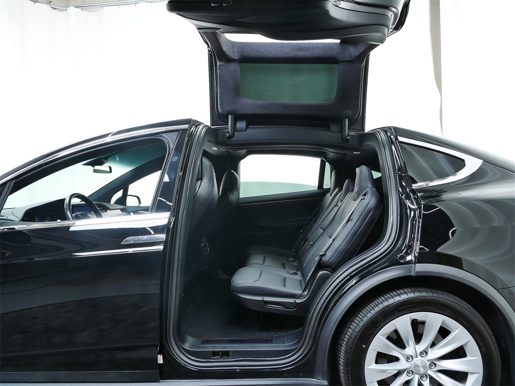 2019 Tesla Model X Long Range photo 12