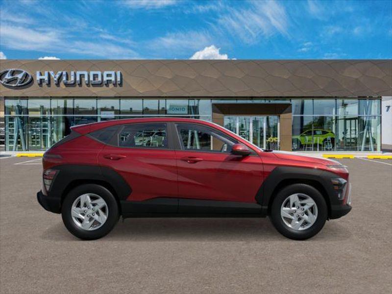 2026 Hyundai Kona SE photo 3