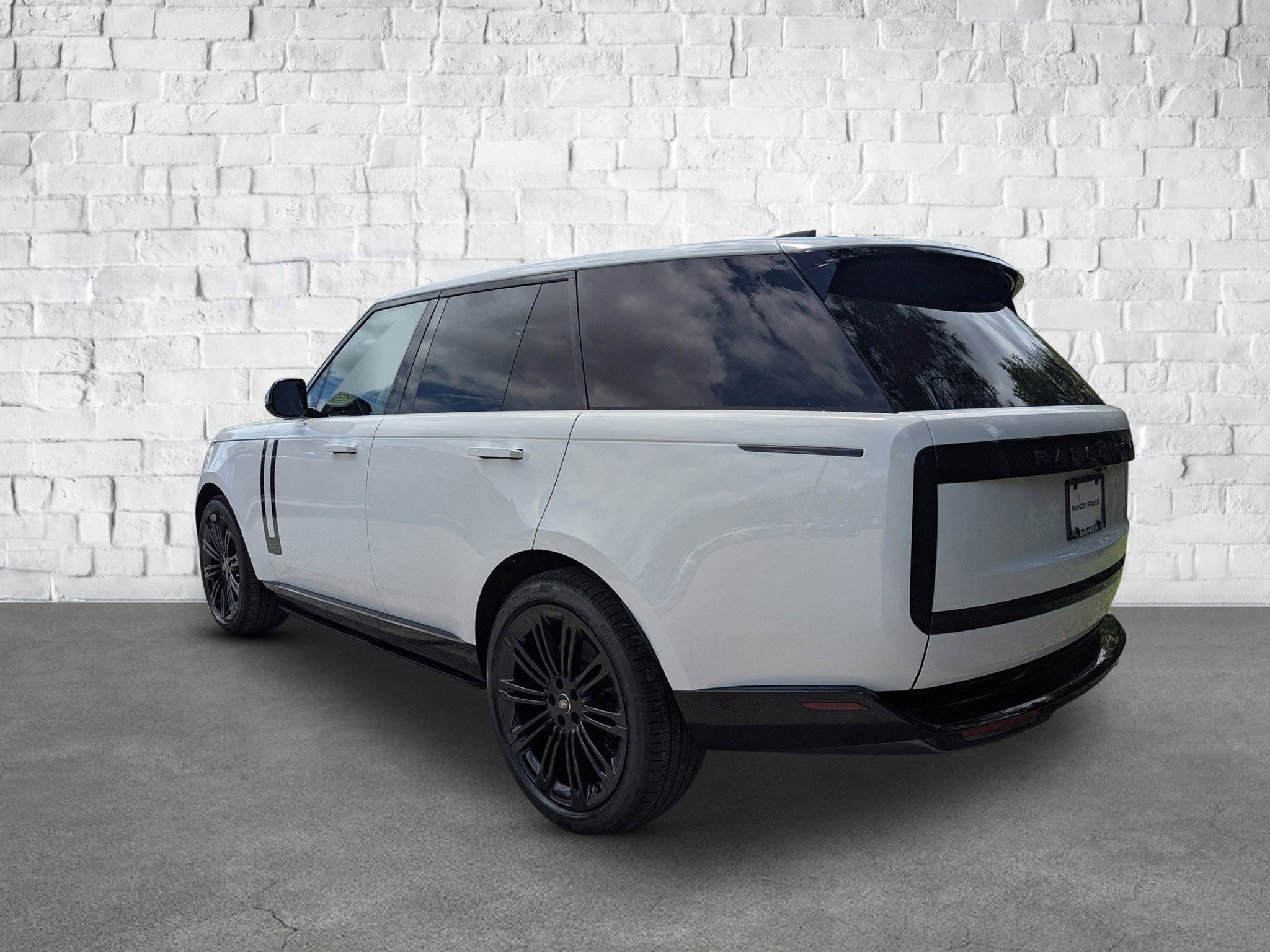 2025 Land Rover Range Rover SE photo 3