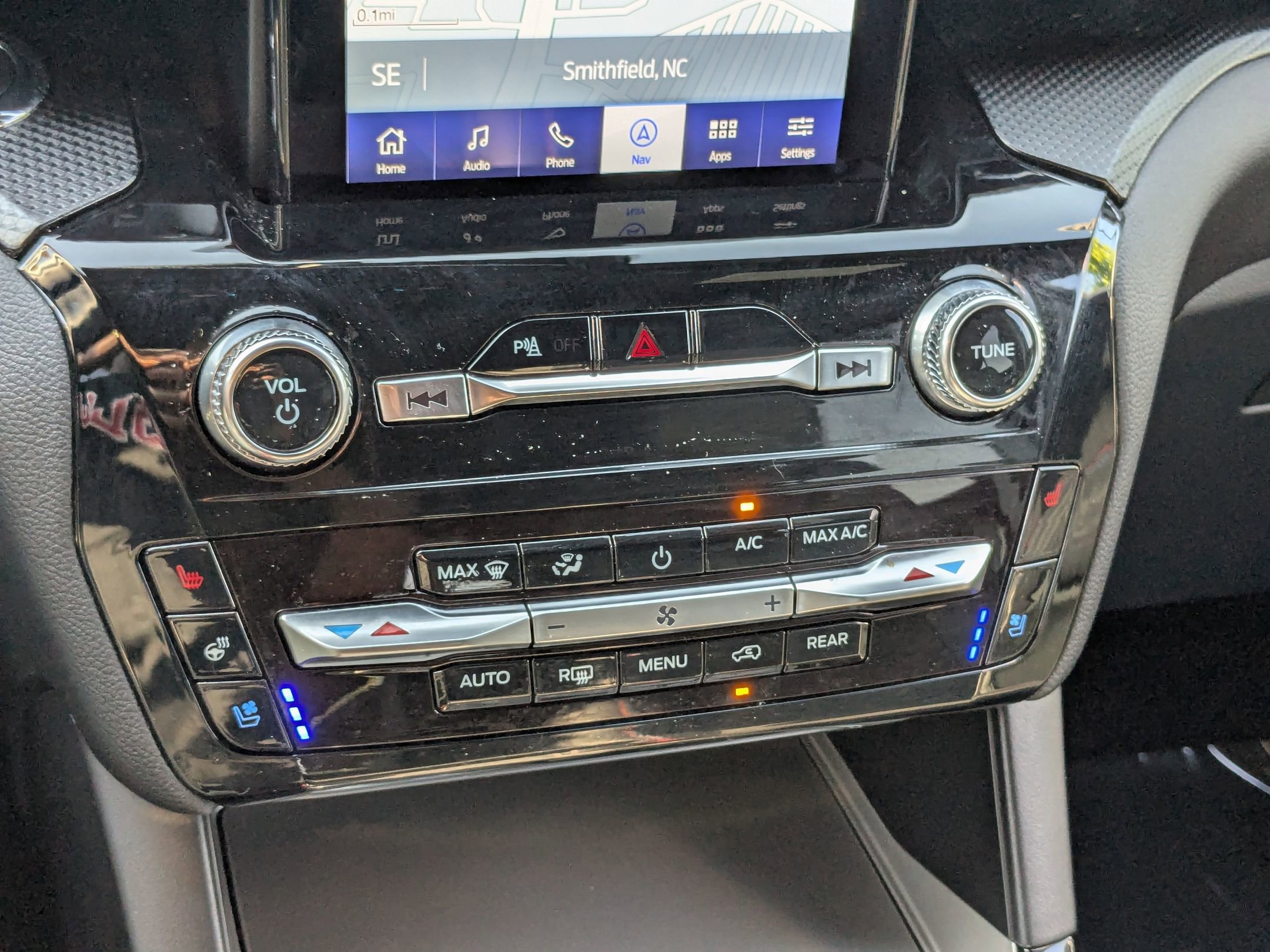 2024 Ford Explorer ST photo 25