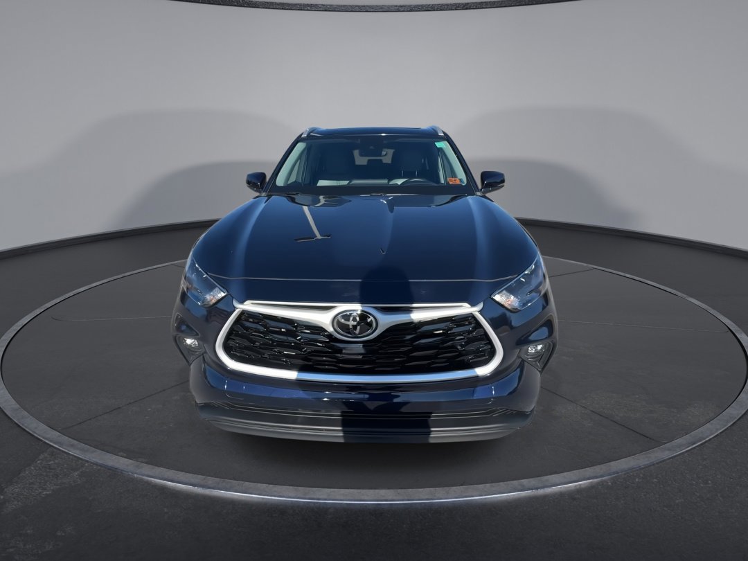 2023 Toyota Highlander XLE photo 2