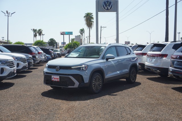 2025 Volkswagen Taos SE's photo