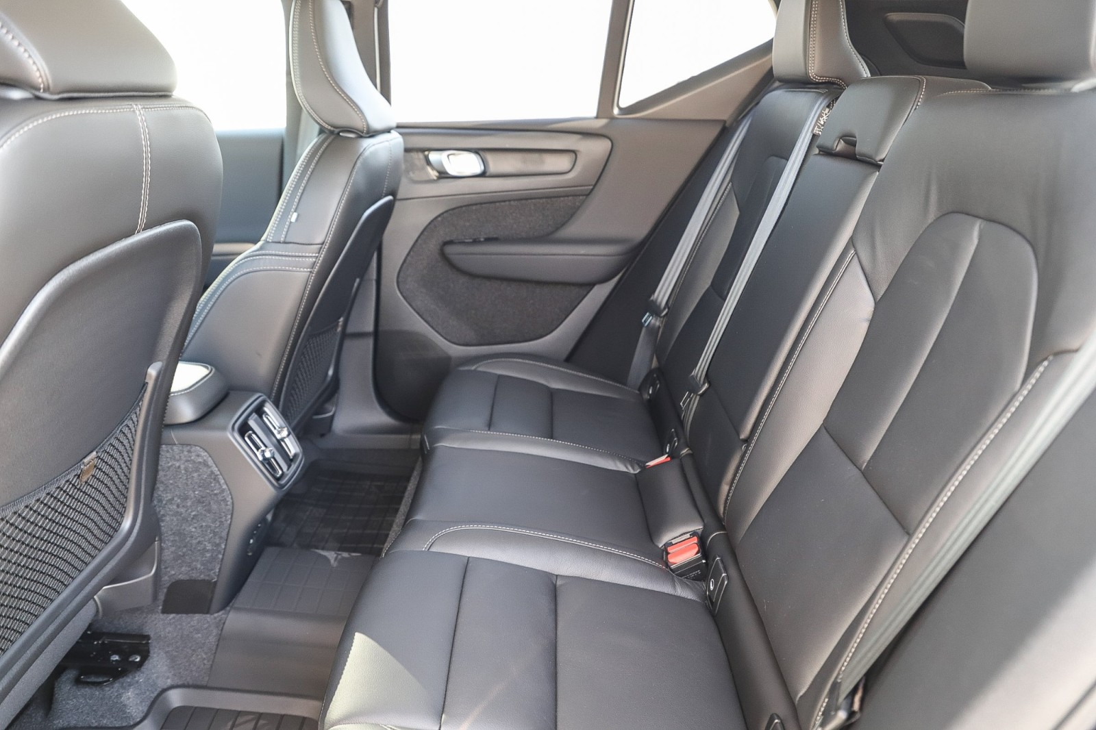 2025 Volvo XC40 Core photo 20