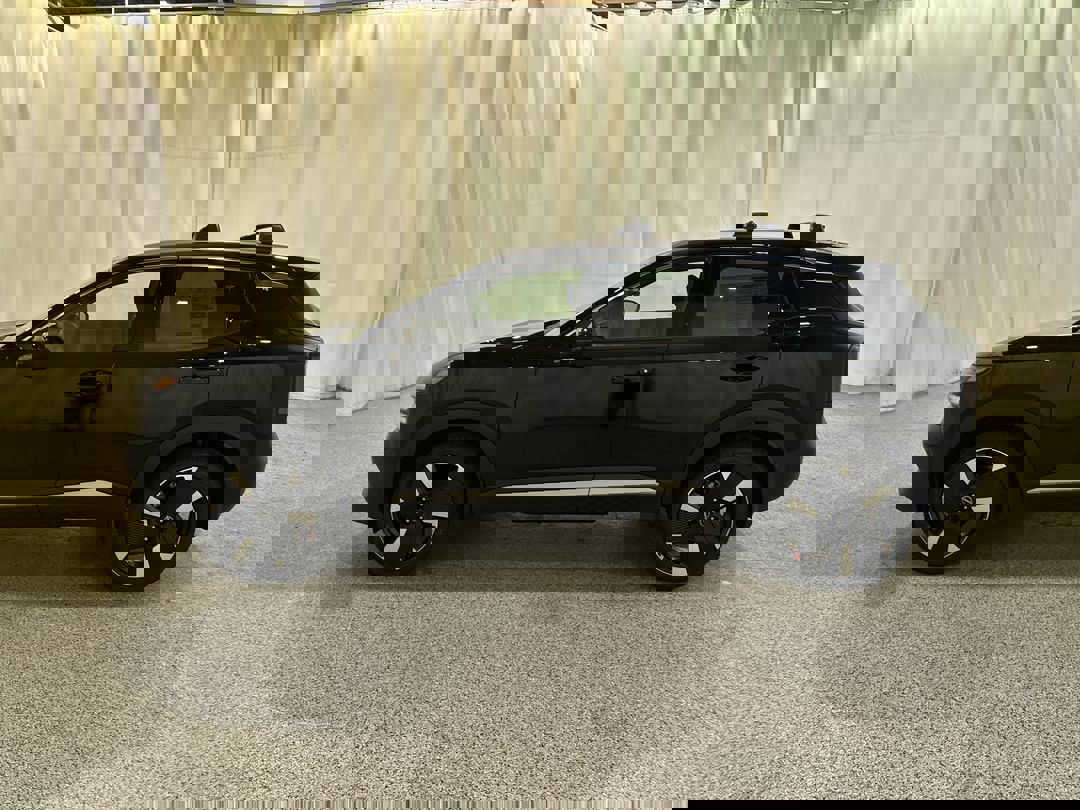 2026 Nissan Kicks SR photo 4