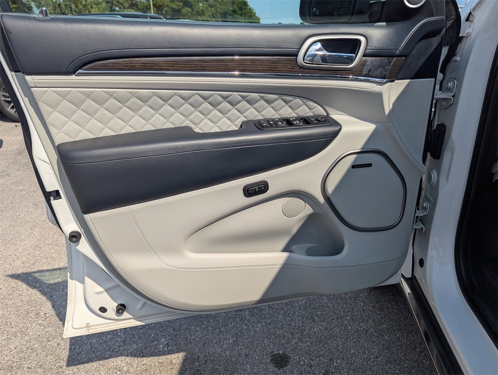 2017 Jeep Grand Cherokee Summit photo 16