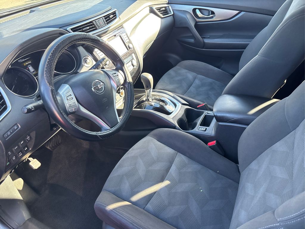 2016 Nissan Rogue SV photo 9