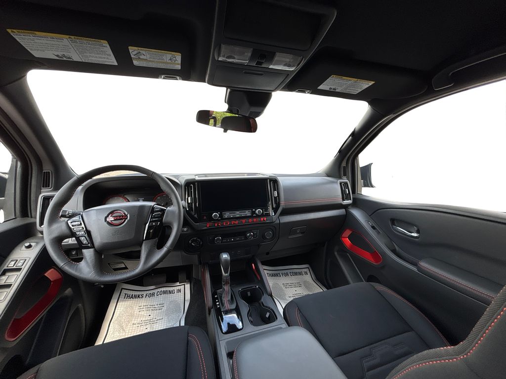 2025 Nissan Frontier PRO-4X photo 13