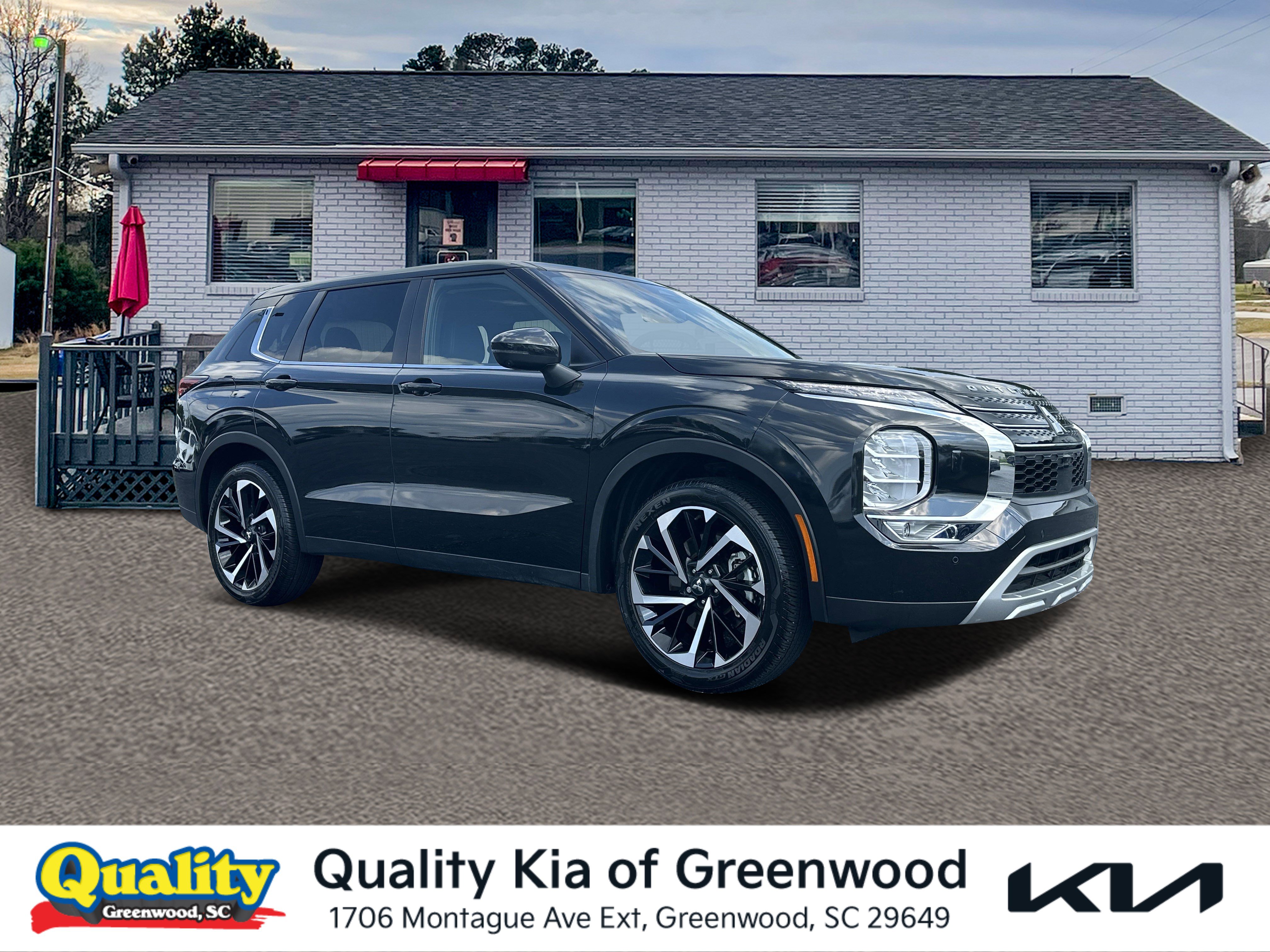 2024 Mitsubishi Outlander SE's photo