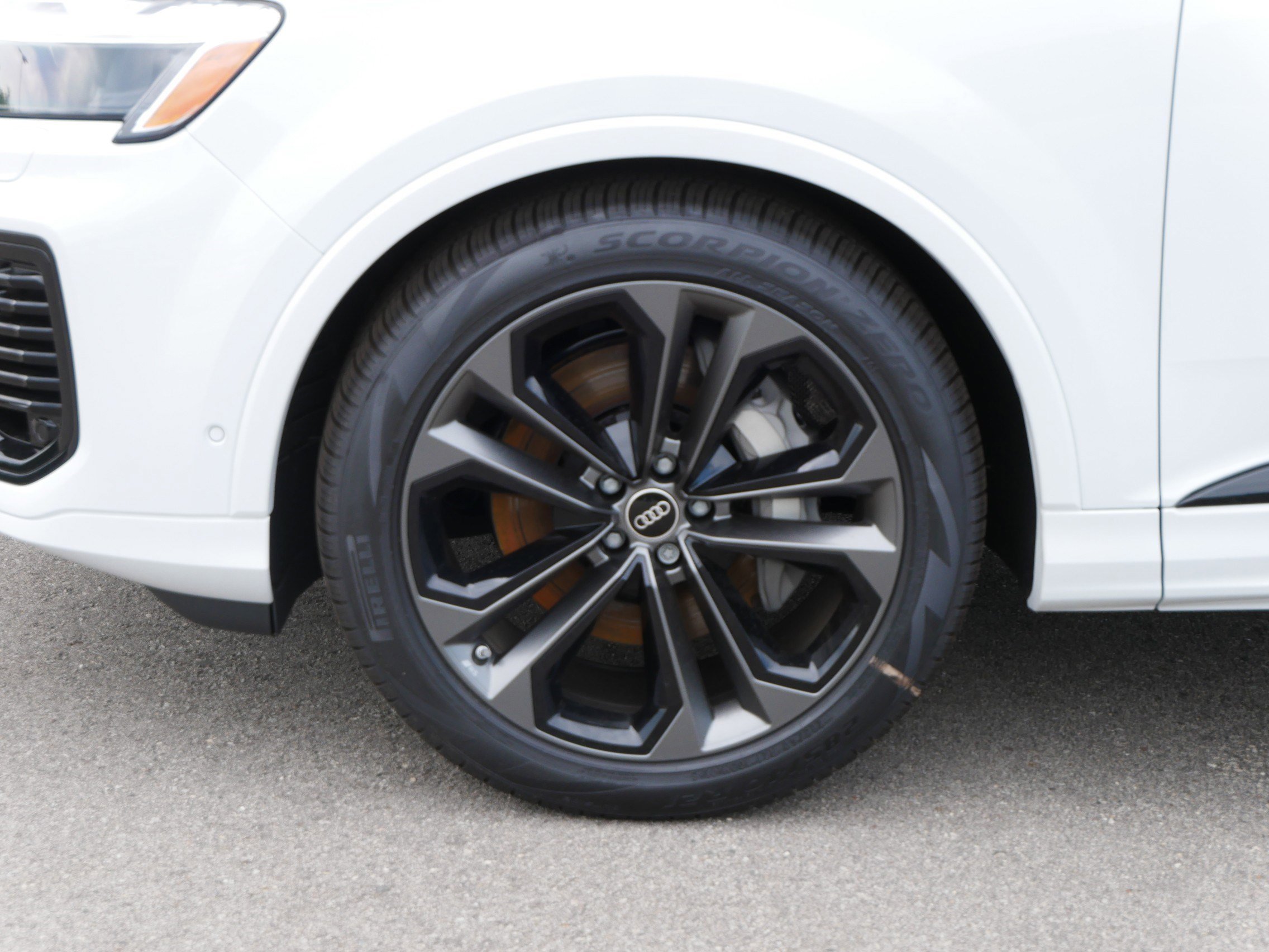 2025 Audi Q7 55 Premium Plus photo 4