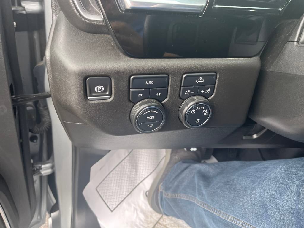 2023 Chevrolet Silverado 1500 LT photo 13